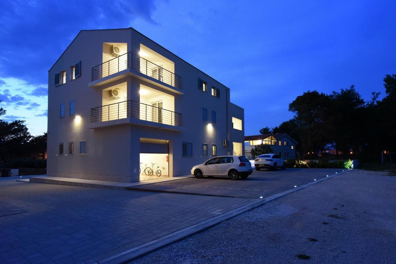 Apartmani Iva Vir Eksteriør bilde