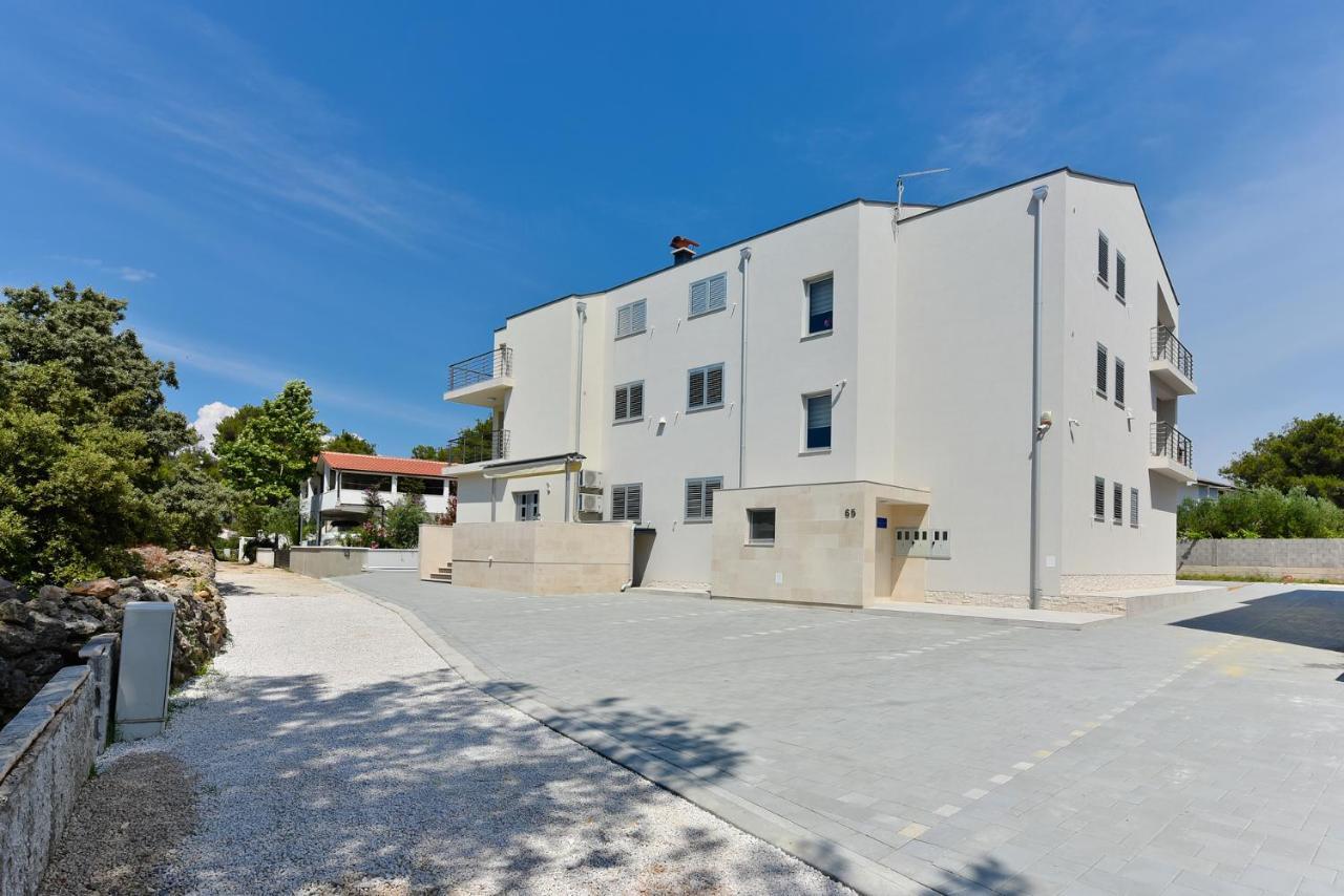 Apartmani Iva Vir Eksteriør bilde